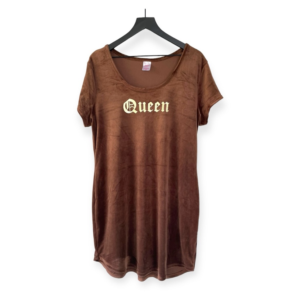 NWT No Boundaries QUEEN dress